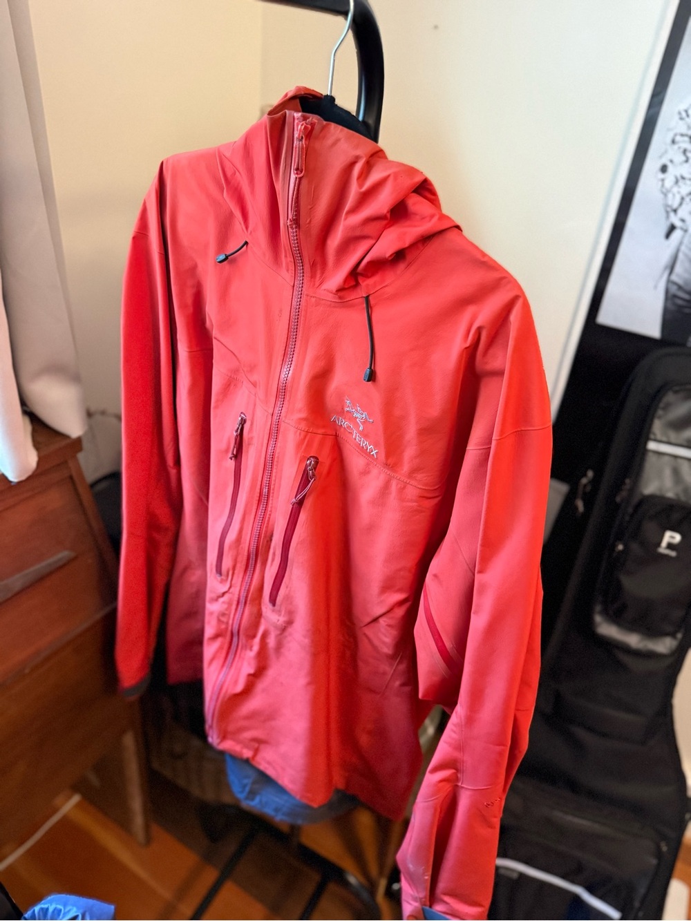 Arc’teryx Alpha SV Men’s XL — Made in Canada — GORE-TEX Pro Bright Red